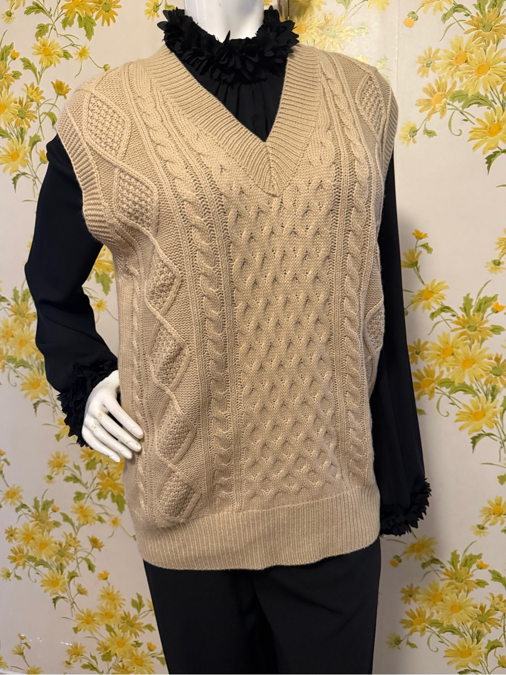 V neck long line knitted vest size M - Picture 5 of 12
